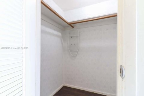 Condominio en alquiler en Miami, Florida, 1 dormitorio, 74.41 m2 № 1945891 - foto 14