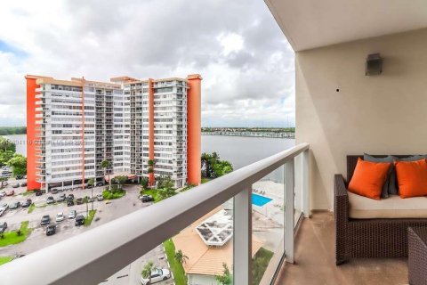 Condominio en alquiler en Miami, Florida, 1 dormitorio, 74.41 m2 № 1945891 - foto 16