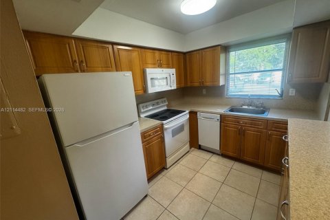 Touwnhouse à louer à Davie, Floride: 2 chambres, 90.95 m2 № 2435756 - photo 5