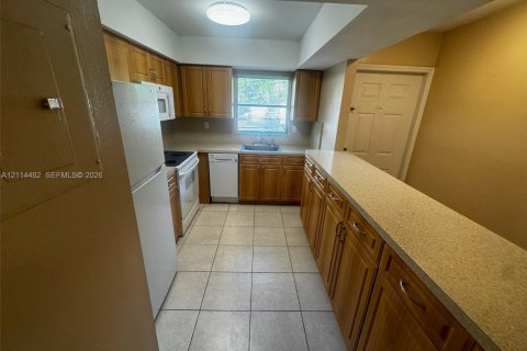 Touwnhouse à louer à Davie, Floride: 2 chambres, 90.95 m2 № 2435756 - photo 3