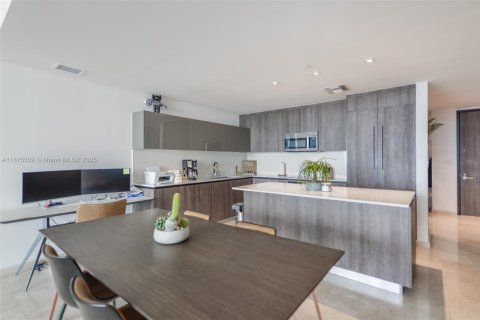 Condo in Miami, Florida, 2 bedrooms  № 1980348 - photo 10