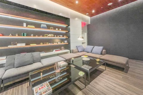 Condo in Miami, Florida, 2 bedrooms  № 1980348 - photo 29