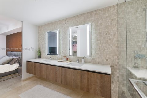 Condo in Miami, Florida, 2 bedrooms  № 1980348 - photo 23