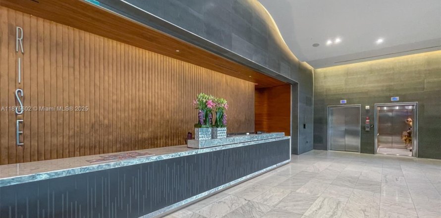 Condo in Miami, Florida, 2 bedrooms  № 1980348