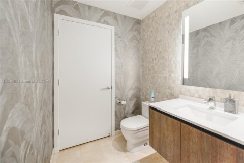 Condo in Miami, Florida, 2 bedrooms  № 1980348 - photo 16