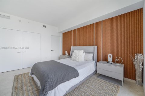 Condo in Miami, Florida, 2 bedrooms  № 1980348 - photo 25