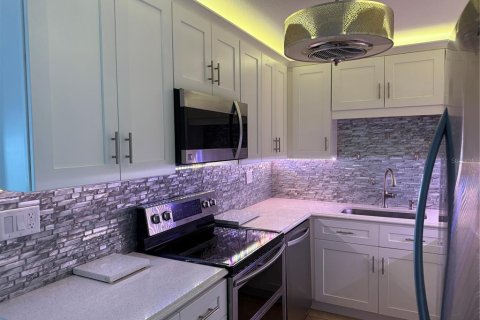 Купить кондоминиум в Порт-Шарлотт, Флорида 6 комнат, 85.38м2, № 2101796 - фото 3
