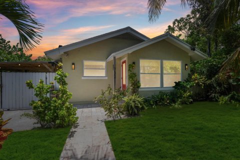 House in West Palm Beach, Florida 3 bedrooms, 114.46 sq.m. № 1228722 - photo 1