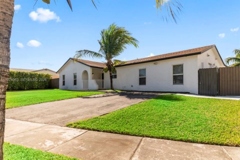 Villa ou maison à vendre à Homestead, Floride: 5 chambres, 180.04 m2 № 2046280 - photo 3