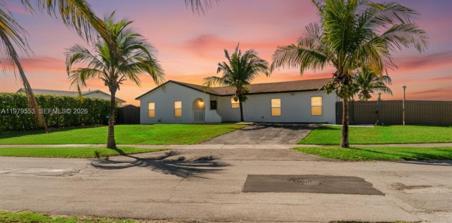 Villa ou maison à Homestead, Floride 5 chambres, 180.04 m2 № 2046280