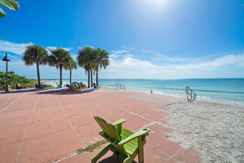 House in Saint Pete Beach, Florida 2 bedrooms, 100.24 sq.m. № 2233720 - photo 25