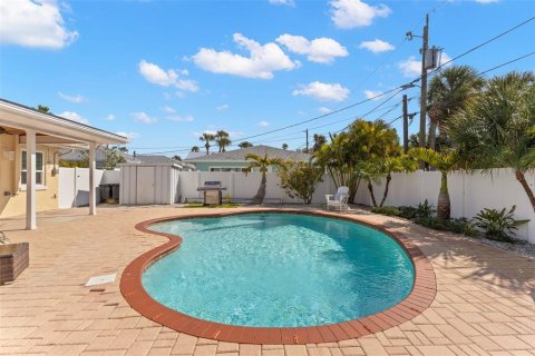 House in Saint Pete Beach, Florida 2 bedrooms, 100.24 sq.m. № 2233720 - photo 21
