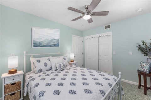 House in Saint Pete Beach, Florida 2 bedrooms, 100.24 sq.m. № 2233720 - photo 15