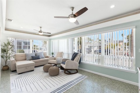 House in Saint Pete Beach, Florida 2 bedrooms, 100.24 sq.m. № 2233720 - photo 6