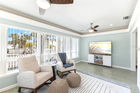 House in Saint Pete Beach, Florida 2 bedrooms, 100.24 sq.m. № 2233720 - photo 8