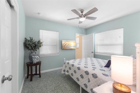 House in Saint Pete Beach, Florida 2 bedrooms, 100.24 sq.m. № 2233720 - photo 16