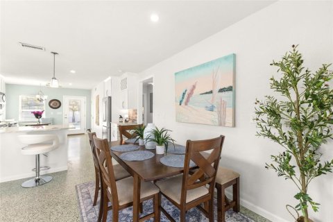 House in Saint Pete Beach, Florida 2 bedrooms, 100.24 sq.m. № 2233720 - photo 10