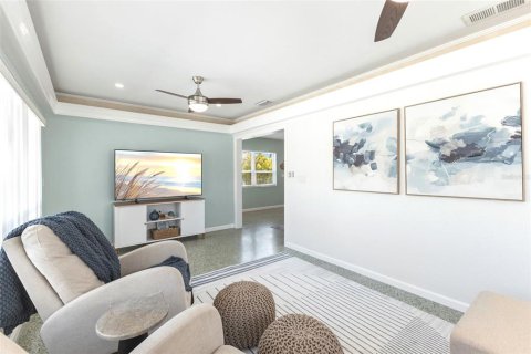 House in Saint Pete Beach, Florida 2 bedrooms, 100.24 sq.m. № 2233720 - photo 7