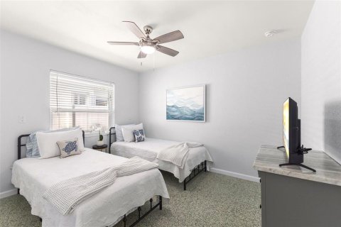 House in Saint Pete Beach, Florida 2 bedrooms, 100.24 sq.m. № 2233720 - photo 18