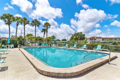Condo in Oldsmar, Florida, 2 bedrooms  № 2201978 - photo 27