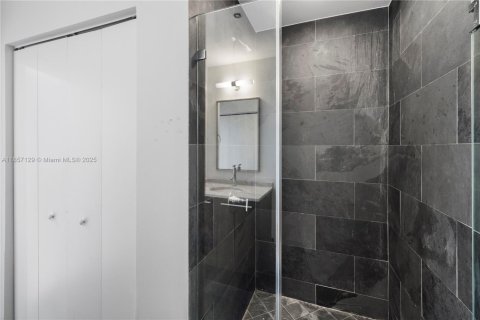 Снять в аренду кондоминиум в Майами, Флорида 1 спальня, 87.14м2, № 1960232 - фото 11