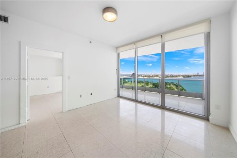Снять в аренду кондоминиум в Майами, Флорида 1 спальня, 87.14м2, № 1960232 - фото 3
