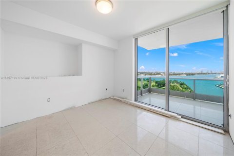 Снять в аренду кондоминиум в Майами, Флорида 1 спальня, 87.14м2, № 1960232 - фото 2