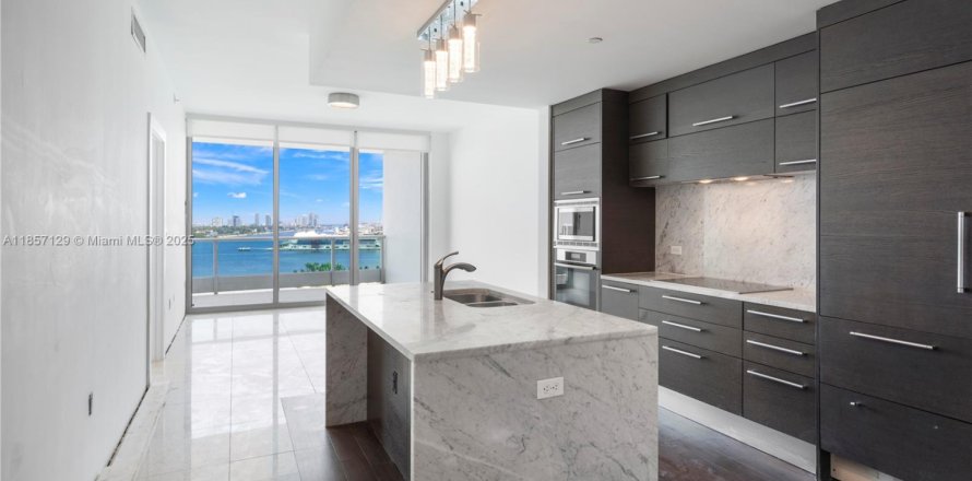 Кондоминиум с 1 спальней в Майами, Флорида № 1960232