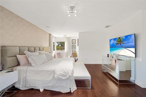 Casa en alquiler en Doral, Florida, 6 dormitorios, 382.66 m2 № 2010628 - foto 27