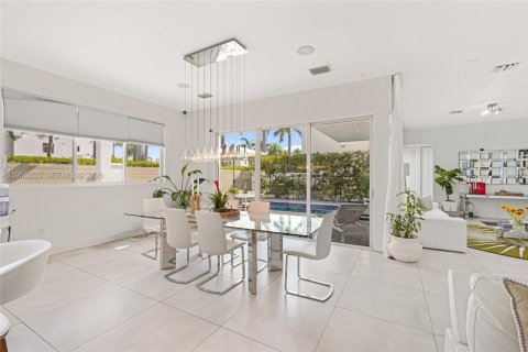 Casa en alquiler en Doral, Florida, 6 dormitorios, 382.66 m2 № 2010628 - foto 17