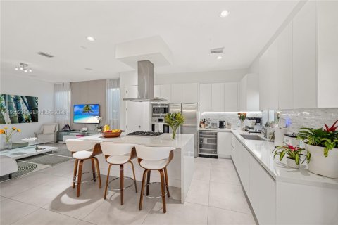 Casa en alquiler en Doral, Florida, 6 dormitorios, 382.66 m2 № 2010628 - foto 13