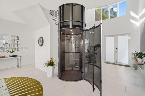 Casa en alquiler en Doral, Florida, 6 dormitorios, 382.66 m2 № 2010628 - foto 3