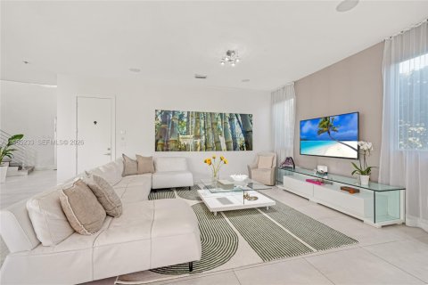 Casa en alquiler en Doral, Florida, 6 dormitorios, 382.66 m2 № 2010628 - foto 10