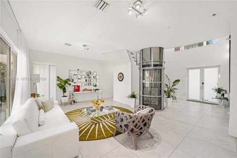 Casa en alquiler en Doral, Florida, 6 dormitorios, 382.66 m2 № 2010628 - foto 5