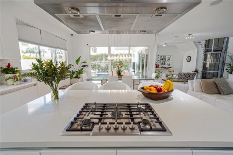 Casa en alquiler en Doral, Florida, 6 dormitorios, 382.66 m2 № 2010628 - foto 15