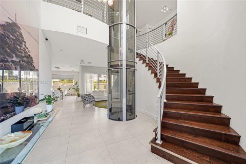 Casa en alquiler en Doral, Florida, 6 dormitorios, 382.66 m2 № 2010628 - foto 18