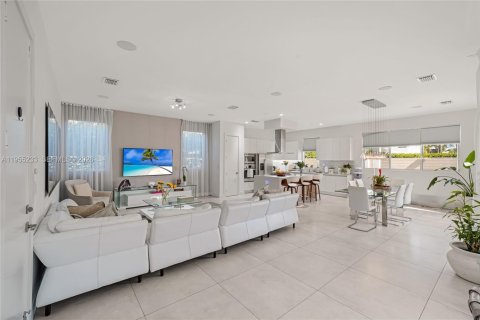 Casa en alquiler en Doral, Florida, 6 dormitorios, 382.66 m2 № 2010628 - foto 8