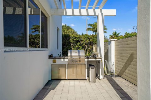 Casa en alquiler en Doral, Florida, 6 dormitorios, 382.66 m2 № 2010628 - foto 24