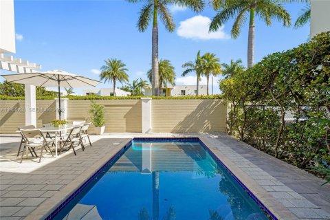 Casa en alquiler en Doral, Florida, 6 dormitorios, 382.66 m2 № 2010628 - foto 23