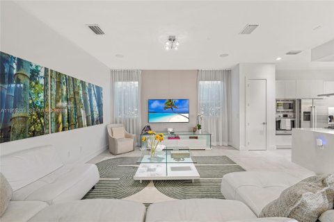 Casa en alquiler en Doral, Florida, 6 dormitorios, 382.66 m2 № 2010628 - foto 6