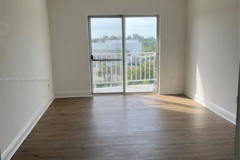 Condo in Miami, Florida, 1 bedroom  № 2021741 - photo 7
