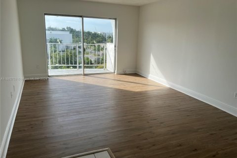 Condo in Miami, Florida, 1 bedroom  № 2021741 - photo 9