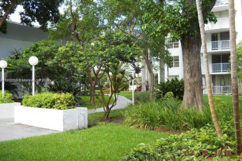 Condo in Miami, Florida, 1 bedroom  № 2021741 - photo 2
