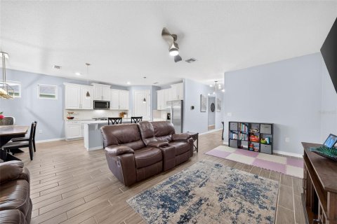 Villa ou maison à vendre à Sanford, Floride: 4 chambres, 191.01 m2 № 2347145 - photo 4