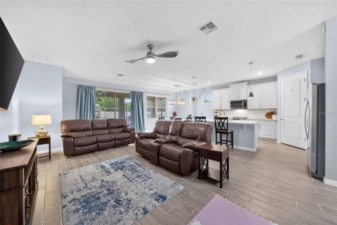 Villa ou maison à vendre à Sanford, Floride: 4 chambres, 191.01 m2 № 2347145 - photo 3
