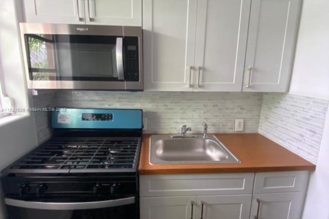 Copropriété à vendre à Miami Beach, Floride: 37.16 m2 № 2013884 - photo 13