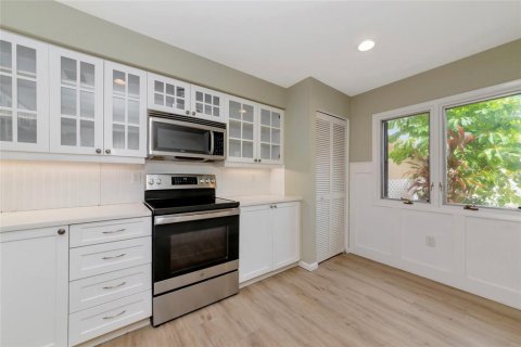 Townhouse in Sarasota, Florida 2 bedrooms, 164.99 sq.m. № 1886918 - photo 8