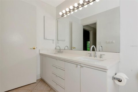 Townhouse in Sarasota, Florida 2 bedrooms, 164.99 sq.m. № 1886918 - photo 30