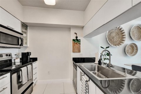 Condominio en alquiler en Miami, Florida, 1 dormitorio, 76.64 m2 № 1861388 - foto 10