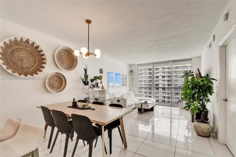 Condominio en alquiler en Miami, Florida, 1 dormitorio, 76.64 m2 № 1861388 - foto 8